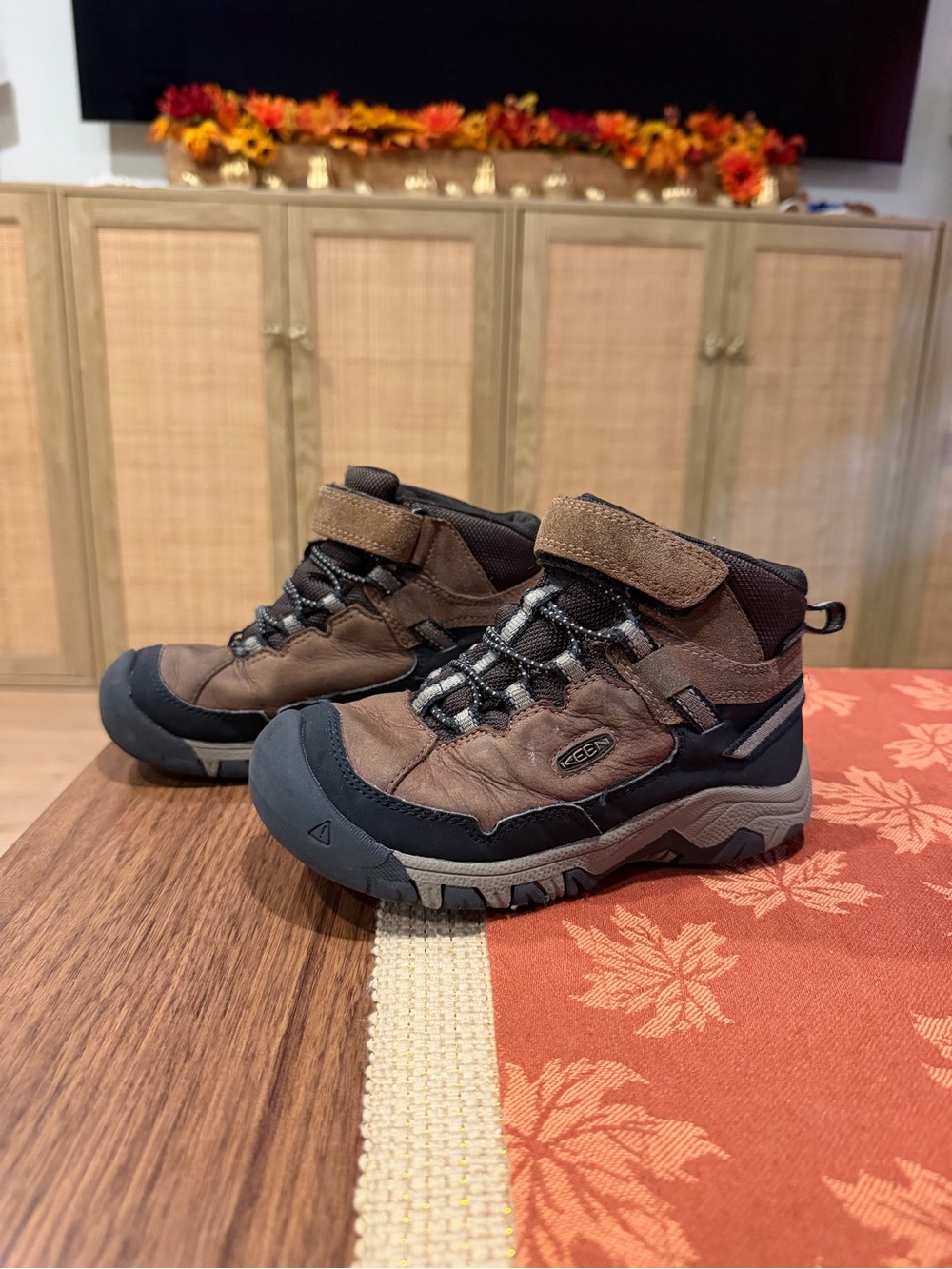 Keen Kids Brown Targhee Waterproof Hiking Boots size 12 Boys Wide Toe Box